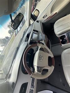 2014 Toyota Sienna Limited 7-Passenger   - Photo 9 - Wintersville, OH 43953