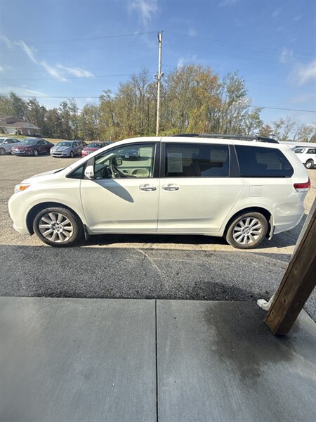2014 Toyota Sienna Limited 7-Passenger - Photo 1 - Wintersville, OH 43953