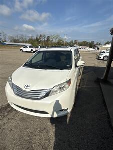 2014 Toyota Sienna Limited 7-Passenger   - Photo 2 - Wintersville, OH 43953