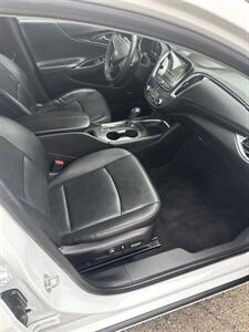 2017 Chevrolet Malibu Hybrid   - Photo 5 - Wintersville, OH 43953