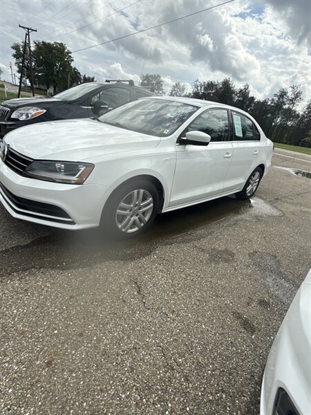 2017 Volkswagen Jetta 1.4T S   - Photo 1 - Wintersville, OH 43953