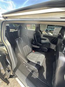 2015 Chrysler Town and Country Touring-L - Photo 7 - Wintersville, OH 43953