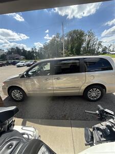 2015 Chrysler Town and Country Touring-L - Photo 2 - Wintersville, OH 43953