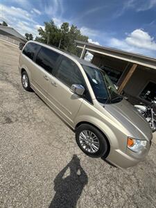 2015 Chrysler Town and Country Touring-L - Photo 6 - Wintersville, OH 43953
