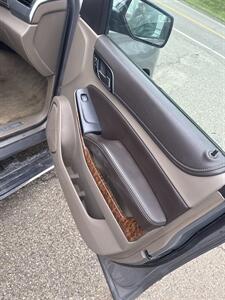 2017 Chevrolet Suburban Premier   - Photo 10 - Wintersville, OH 43953