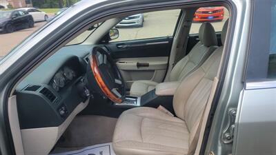 2005 Chrysler 300C   - Photo 4 - Wintersville, OH 43953