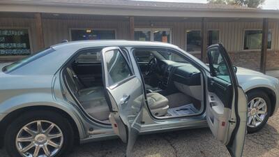 2005 Chrysler 300C   - Photo 6 - Wintersville, OH 43953