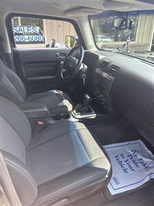 2006 Hummer H3   - Photo 5 - Wintersville, OH 43953