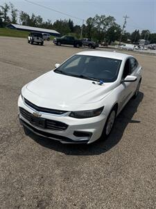 2017 Chevrolet Malibu LT - Photo 4 - Wintersville, OH 43953