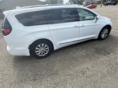 2018 Chrysler Pacifica Touring L   - Photo 4 - Wintersville, OH 43953