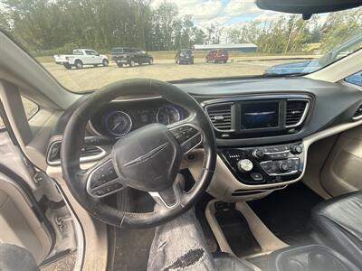 2018 Chrysler Pacifica Touring L   - Photo 8 - Wintersville, OH 43953