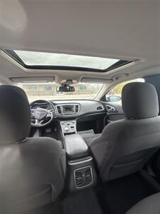 2015 Chrysler 200 Limited   - Photo 10 - Wintersville, OH 43953