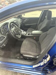 2015 Chrysler 200 Limited   - Photo 5 - Wintersville, OH 43953