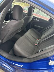2015 Chrysler 200 Limited   - Photo 9 - Wintersville, OH 43953