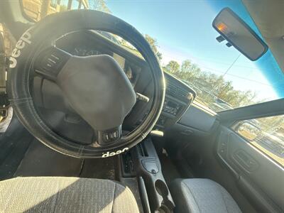 1999 Jeep Cherokee Sport 4dr Sport   - Photo 9 - Wintersville, OH 43953