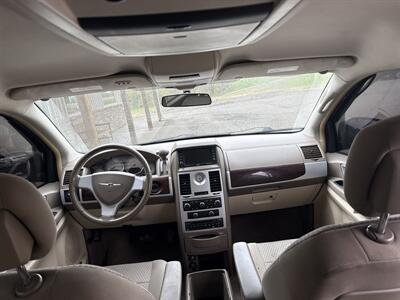 2010 Chrysler Town & Country Touring   - Photo 9 - Wintersville, OH 43953