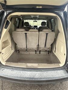 2010 Chrysler Town & Country Touring   - Photo 10 - Wintersville, OH 43953