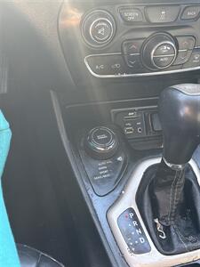 2017 Jeep Cherokee Limited   - Photo 12 - Wintersville, OH 43953