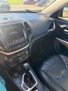 2017 Jeep Cherokee Limited   - Photo 10 - Wintersville, OH 43953