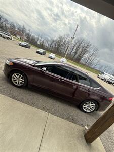 2013 Ford Fusion SE   - Photo 1 - Wintersville, OH 43953