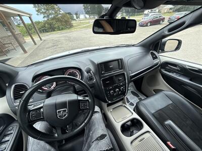 2019 Dodge Grand Caravan SXT   - Photo 13 - Wintersville, OH 43953