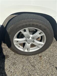 2012 Toyota RAV4   - Photo 4 - Wintersville, OH 43953