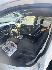 2017 Dodge Grand Caravan SE   - Photo 9 - Wintersville, OH 43953