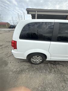 2017 Dodge Grand Caravan SE   - Photo 5 - Wintersville, OH 43953
