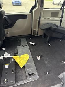 2017 Dodge Grand Caravan SE   - Photo 8 - Wintersville, OH 43953