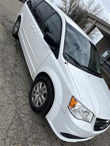 2017 Dodge Grand Caravan SE   - Photo 4 - Wintersville, OH 43953