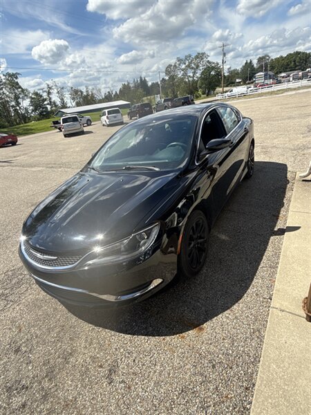 2016 Chrysler 200 Limited   - Photo 1 - Wintersville, OH 43953
