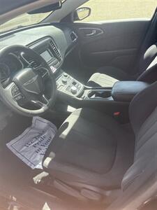 2016 Chrysler 200 Limited - Photo 6 - Wintersville, OH 43953