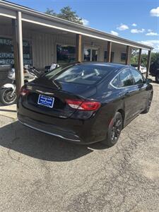 2016 Chrysler 200 Limited - Photo 4 - Wintersville, OH 43953