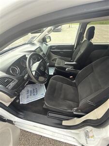 2017 Dodge Grand Caravan SE - Photo 6 - Wintersville, OH 43953