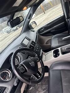 2019 Dodge Grand Caravan SXT   - Photo 6 - Wintersville, OH 43953