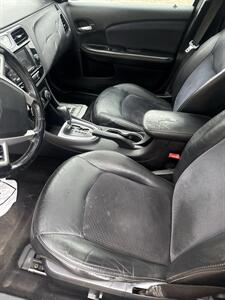 2011 Chrysler 200 S   - Photo 6 - Wintersville, OH 43953