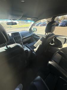2017 Dodge Grand Caravan SXT   - Photo 7 - Wintersville, OH 43953