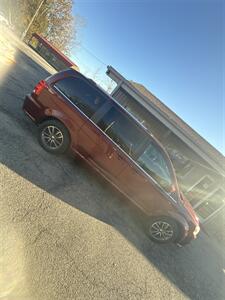 2017 Dodge Grand Caravan SXT   - Photo 4 - Wintersville, OH 43953