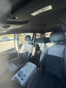 2017 Dodge Grand Caravan SXT   - Photo 8 - Wintersville, OH 43953