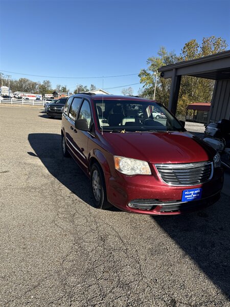 2012 Chrysler Town & Country Touring   - Photo 1 - Wintersville, OH 43953