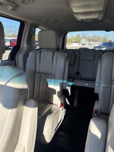 2012 Chrysler Town & Country Touring   - Photo 11 - Wintersville, OH 43953