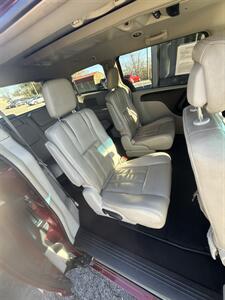 2012 Chrysler Town & Country Touring   - Photo 7 - Wintersville, OH 43953