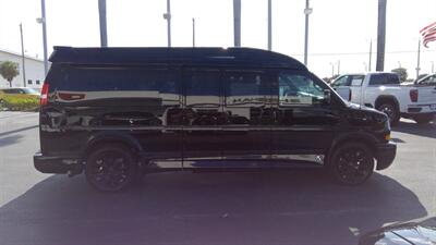 2026 GMC Savana 2500  9 PASSENGER LMT SE EXTENDED EXPLORER - Photo 5 - Pompano Beach, FL 33064