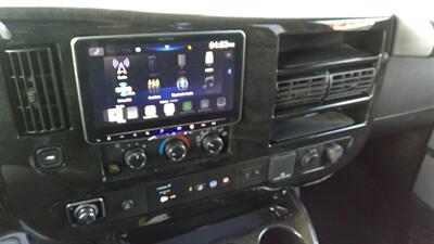 2026 GMC Savana 2500  9 PASSENGER LMT SE EXTENDED EXPLORER - Photo 13 - Pompano Beach, FL 33064