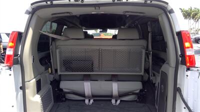 2025 GMC Savana 2500  LIMITED SE 7 PASSENGER - Photo 4 - Pompano Beach, FL 33064