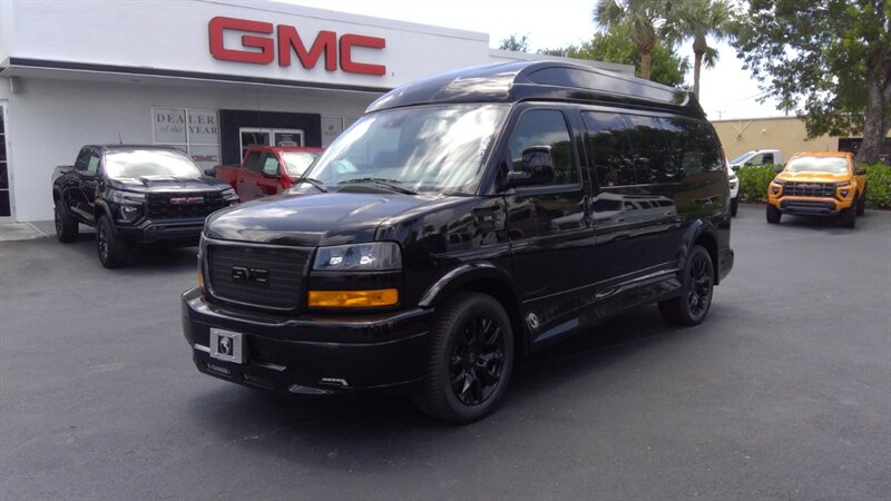 2025 GMC Savana 2500  LIMITED SE 7 PASSENGER