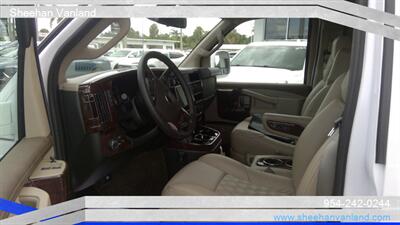 2024 GMC Savana 2500  LIMITED SE 9 PASSENGER - Photo 10 - Pompano Beach, FL 33064