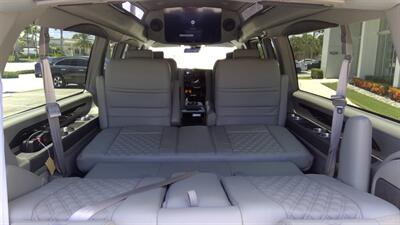 2025 GMC Savana 2500  9 PASSENGER LMT SE EXTENDED EXPLORER - Photo 5 - Pompano Beach, FL 33064