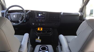 2025 GMC Savana 2500  9 PASSENGER LMT SE EXTENDED EXPLORER - Photo 10 - Pompano Beach, FL 33064