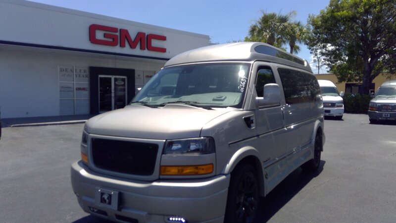 2025 GMC Savana 2500  LIMITED SE EXTENDED 9 PASSENGER